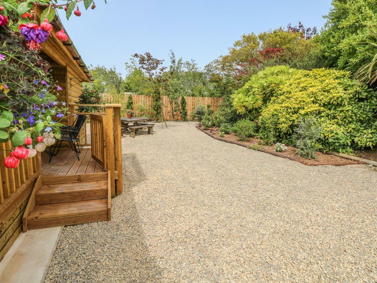 Willow Lodge Tenby Exterior photo